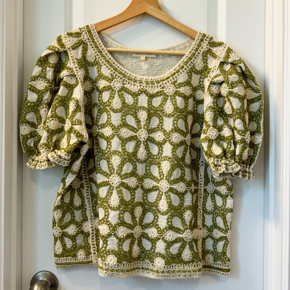 SOLITAIRE Crochet Green/Cream Floral Knit Puff
Sleeve Size S Blouse